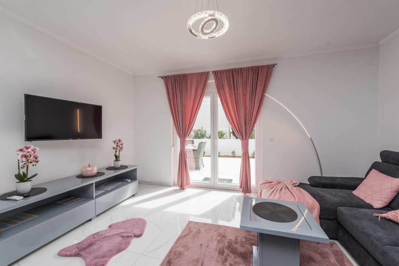 Villa Jana Luxury Apartments Novalja Eksteriør billede
