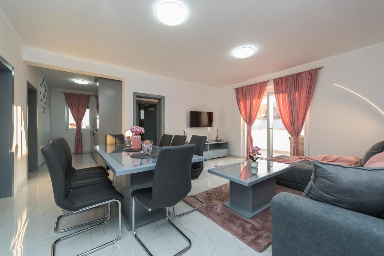 Villa Jana Luxury Apartments Novalja Eksteriør billede