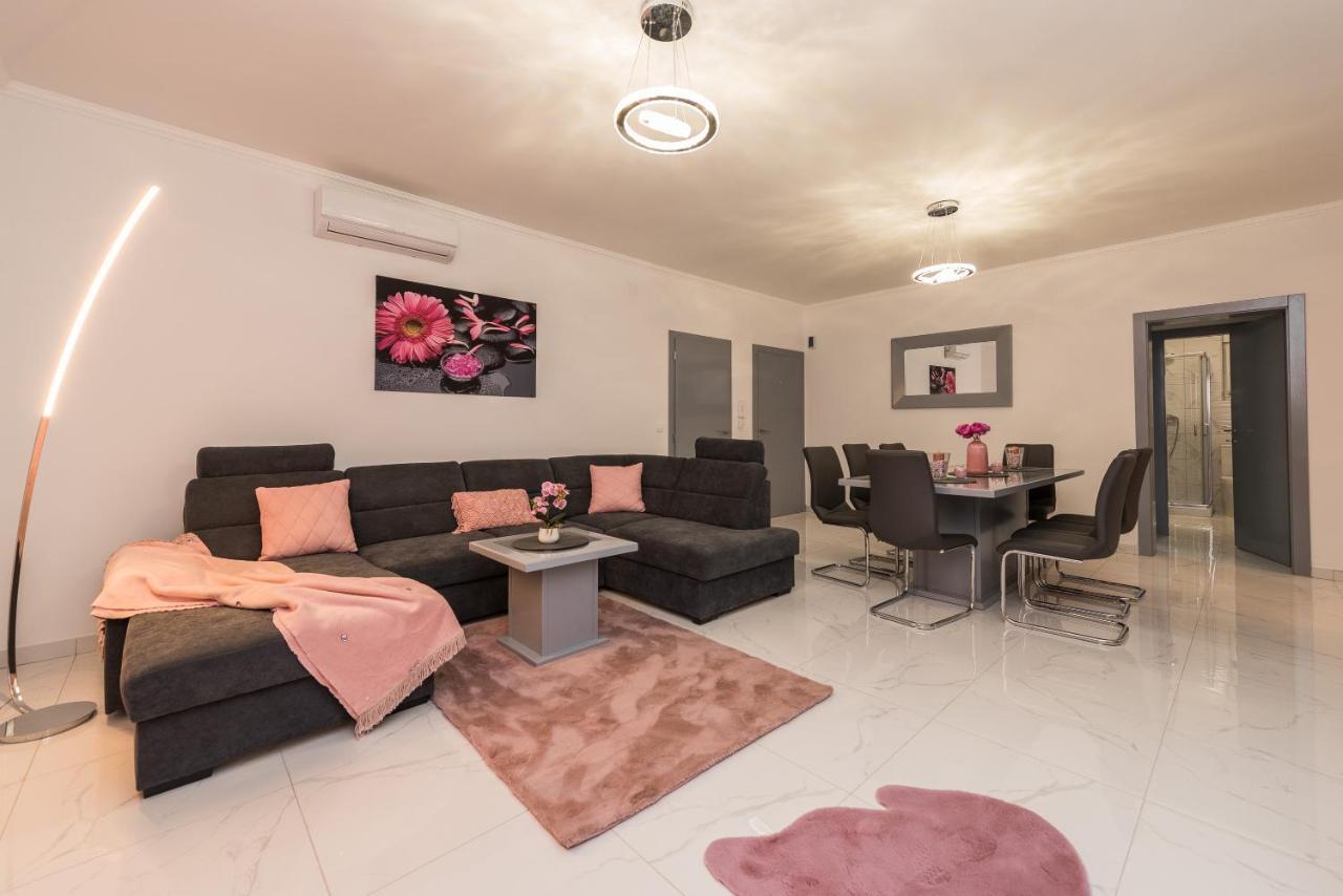 Villa Jana Luxury Apartments Novalja Eksteriør billede